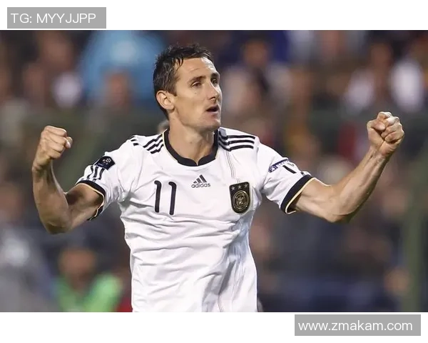 足球巨星夕阳下的告别之路:从辉煌到退役的传奇转折